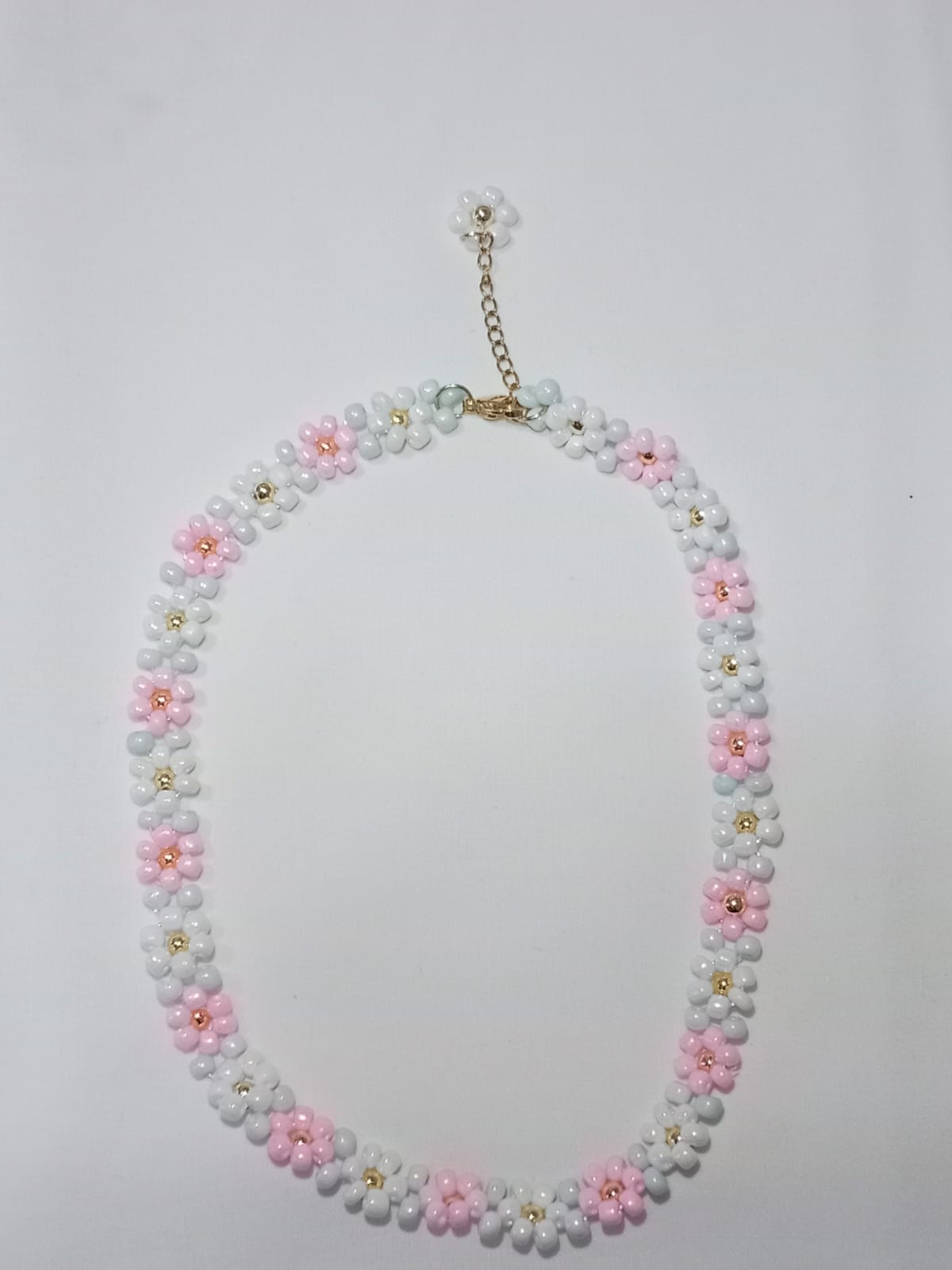 Pulsera chaquira color rosa y blanco